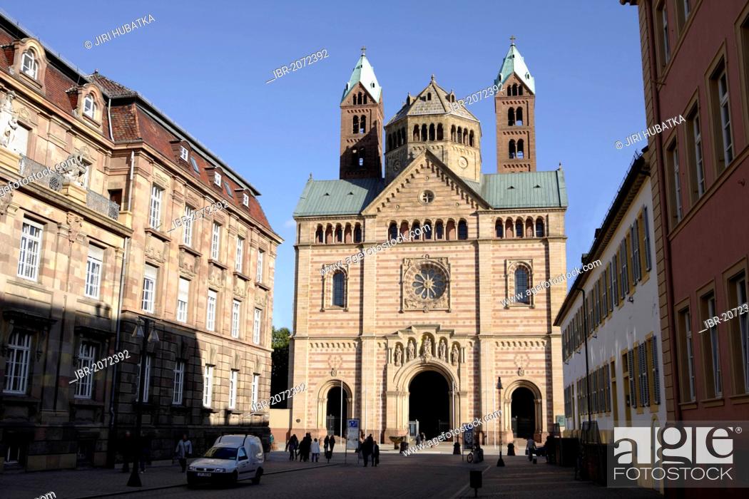 Stock Photo: View from Altpoertel city gate along Maximilianstrasse Street, Via Triumphalis, to Speyer Cathedral, Cathedral of St. Mary and St.