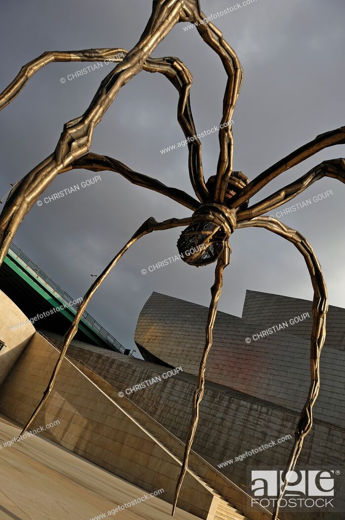 Stock Photo: ''Maman'' sculpture by the French-American artist Louise Bourgeois 1911-2010 beside the Guggenheim Museum designed by architect Frank Gehry, Bilbao.