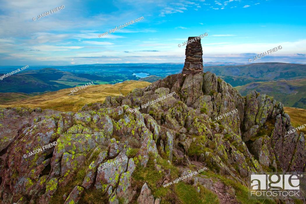 Photo de stock: England, Cumbria, Lake District National Park. Trig point above Place Fell on Patterdale Common in the North-Eastern Lake District near Ullswater.