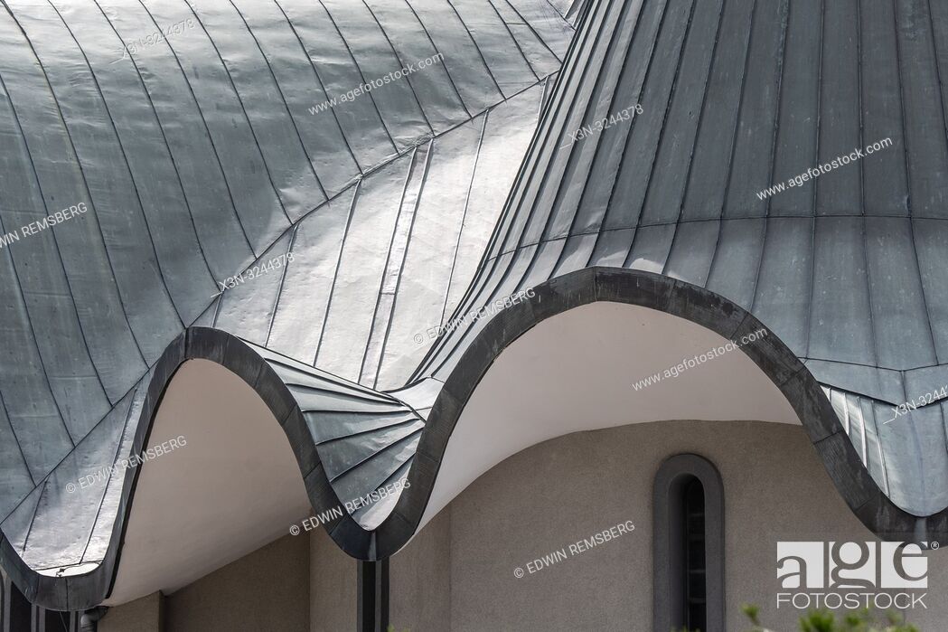 Imagen: Detail view of wavy roof of Sabor Sviatoj Trojcy, Russian Orthodox church, Poland, .