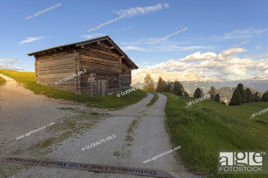 Stock Photo: Longiarù, San Martino in Badia, Badia Valley, Dolomites, Bolzano province, South Tyrol, Italy. A chalet with Sasso della Croce in the background.