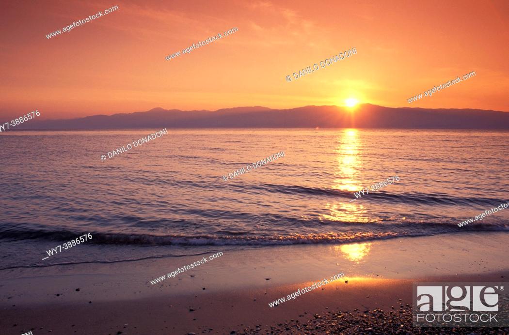 Photo de stock: sundet ond beach, reggio calabria, italy.