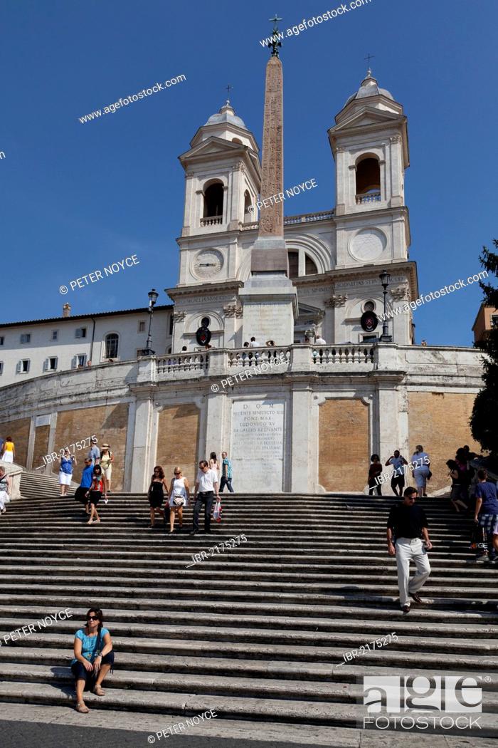 Imagen: The Spanish Steps and the Santissima Trinità dei Monti, Rome, Lazio, Italy, Europe.