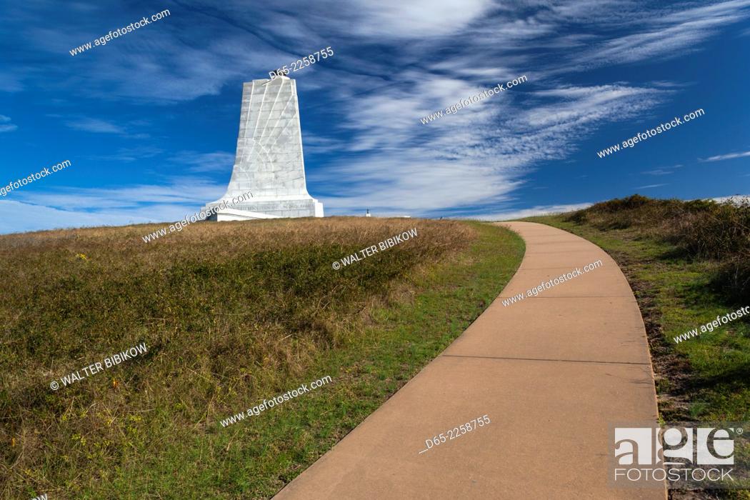 Stock Photo: USA, North Carolina, Kill Devil Hills, Wright Brothers National Memorial, Wright Brothers Monument.