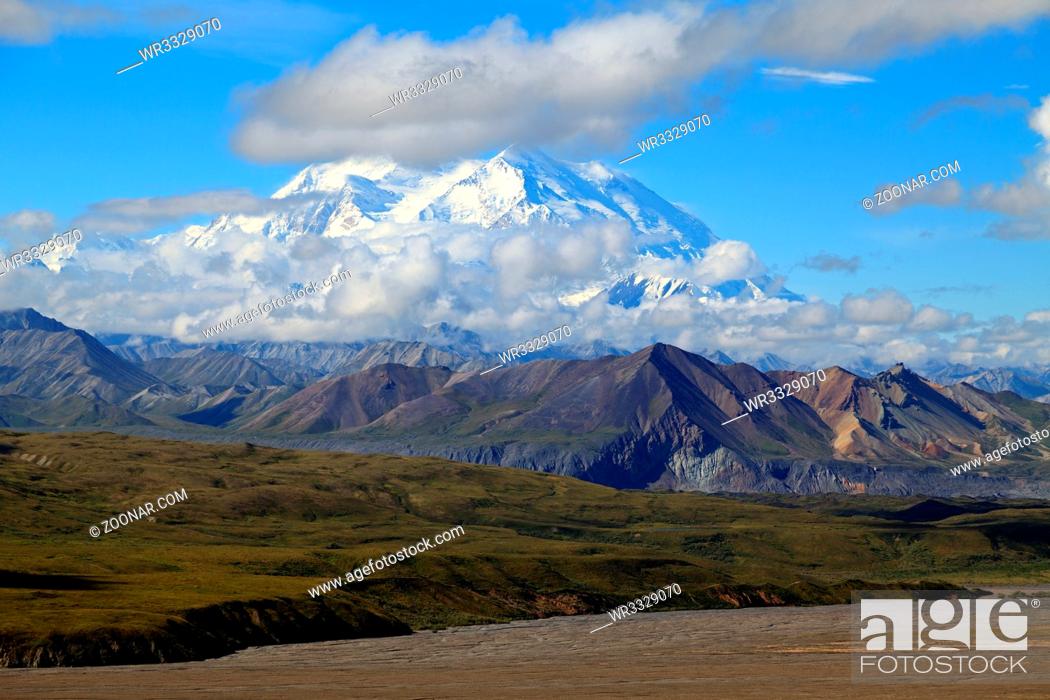 Stock Photo: Das Denali-Massiv in Alaska.