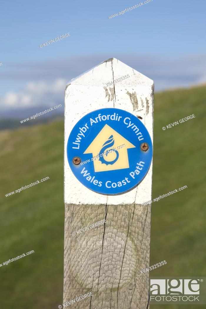 Photo de stock: Welsh Coastal Path Sign; Wales; UK.