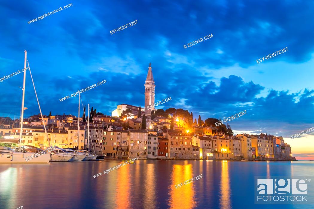 Photo de stock: Coastal town of Rovinj, Istria, Croatia in sunset. Romantic Rovinj is a town in Croatia situated on the north Adriatic Sea Located on the western coast of the.