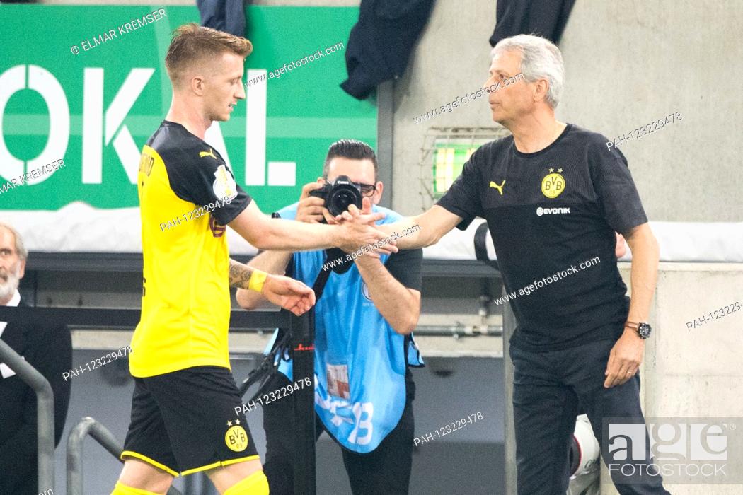 Stock Photo: Marco REUS (left, DO) has been substituted and gives Lucien FAVRE (coach, DO) the hand, replacement, substituted, half figure, half figure, gesture, gesture.