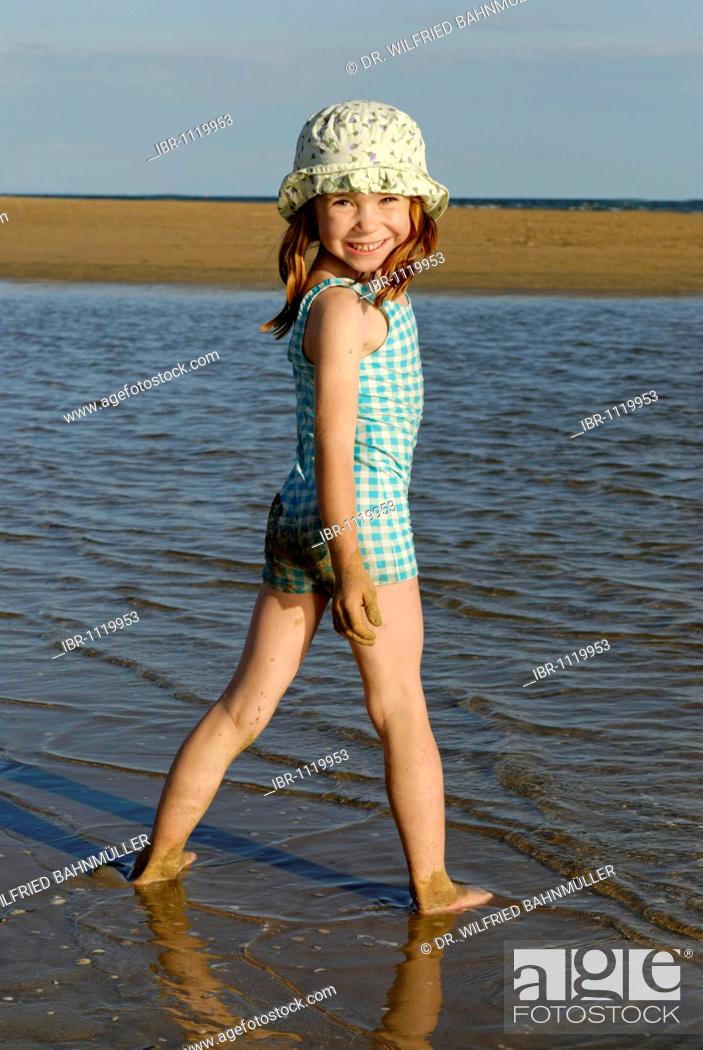 Stock Photo: Girl with sunhat on the beach, waterfront, seaside of the Adria, Bibione, Venetia, Venice, Italy, Europe.