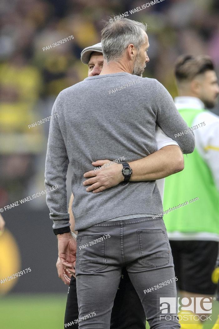 Stock Photo: The coach Steffen BAUMGART (K, back) and coach Marco ROSE (DO) hug each other after the end of the game; Fair play; Soccer 1.