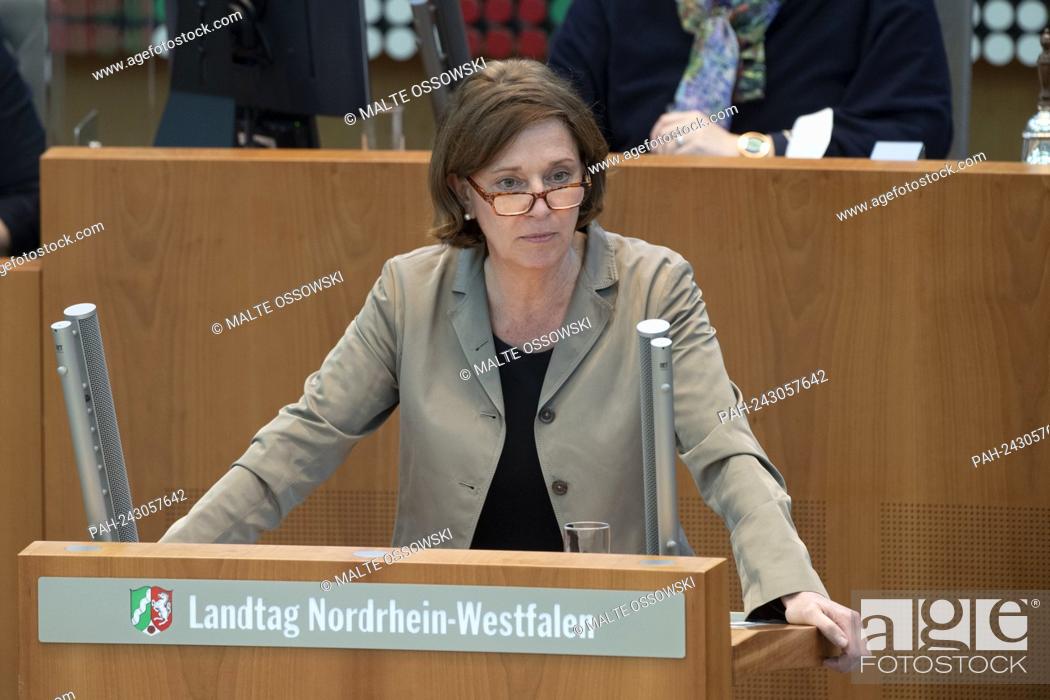 Stock Photo: Yvonne GEBAUER, FDP, Minister for Schools and Education of the State of North Rhine-Westphalia, during her speech, debate on the topic.