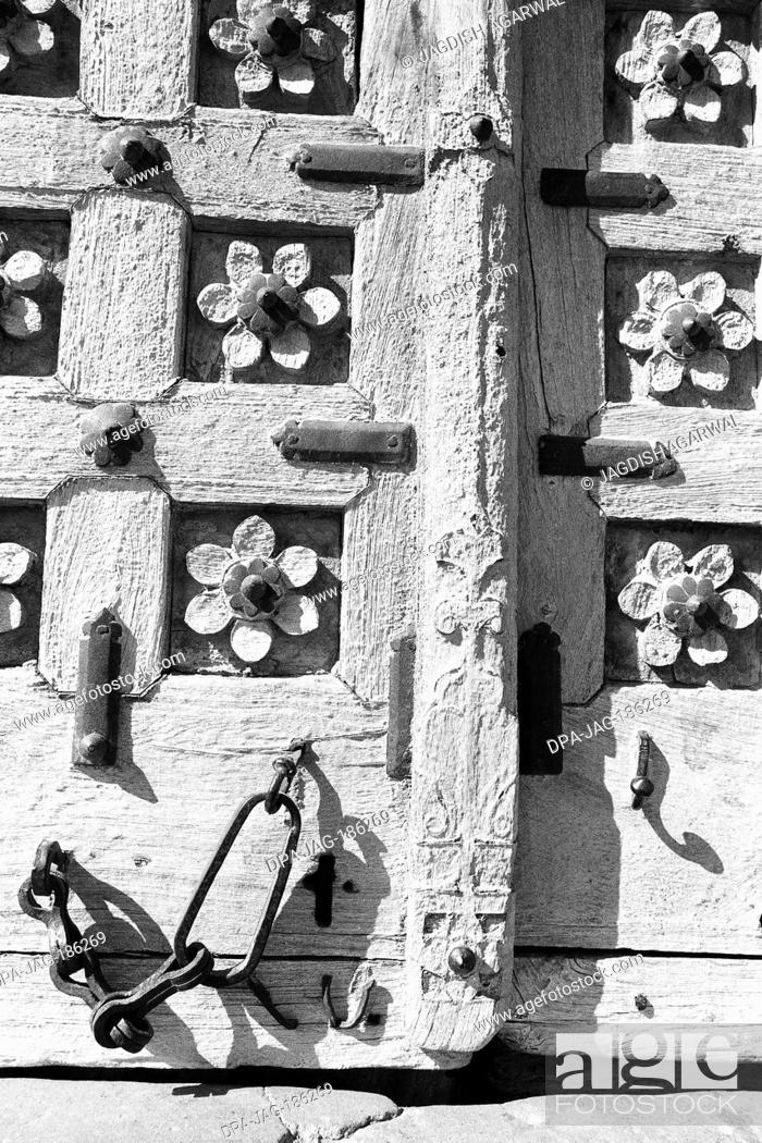 Imagen: Old wooden door latch Jain temple Jaisalmer Rajasthan India Asia 1984.