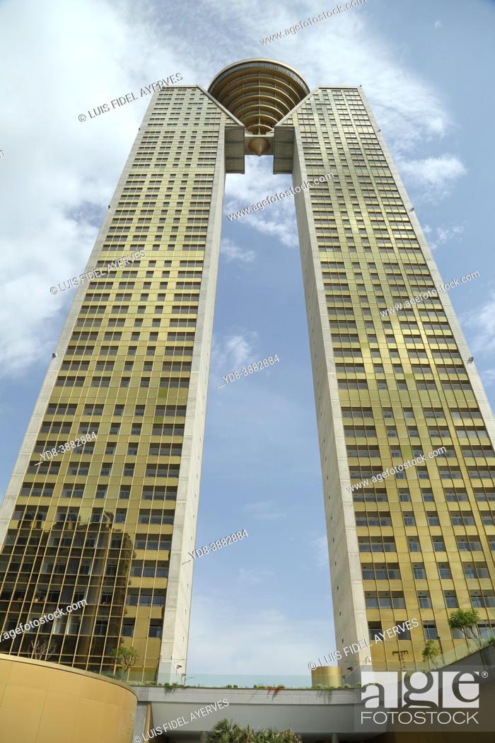Photo de stock: Intempo Building, is a 47-floor, 202-metre-high skyscraper building in Benidorm, Spain. The design of the building was officially presented on 19 January 2006.