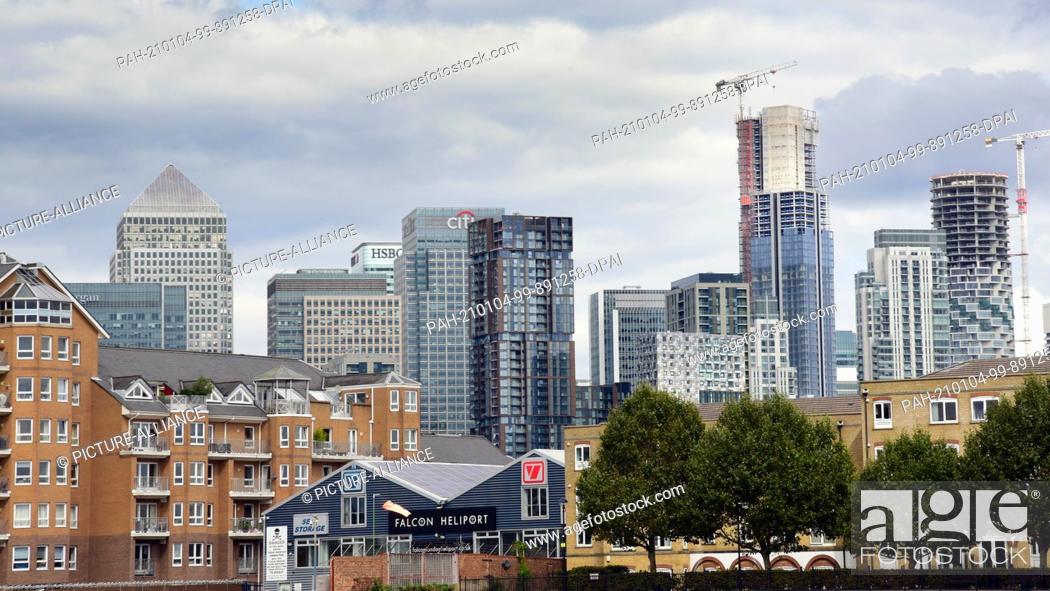 Stock Photo: 07 September 2019, United Kingdom, London: Canary Wharf high-rise district with numerous bank towers Photo: Waltraud Grubitzsch/dpa-Zentralbild/ZB.