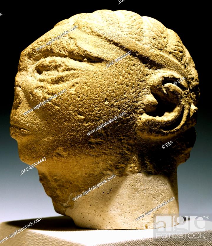 Male head with knot and ribbon in his hair as per the fashion of  Mesopotamia in 3rd century BC, Stock Photo, Photo et Image Droits gérés.  Photo DAE-88004447 | agefotostock