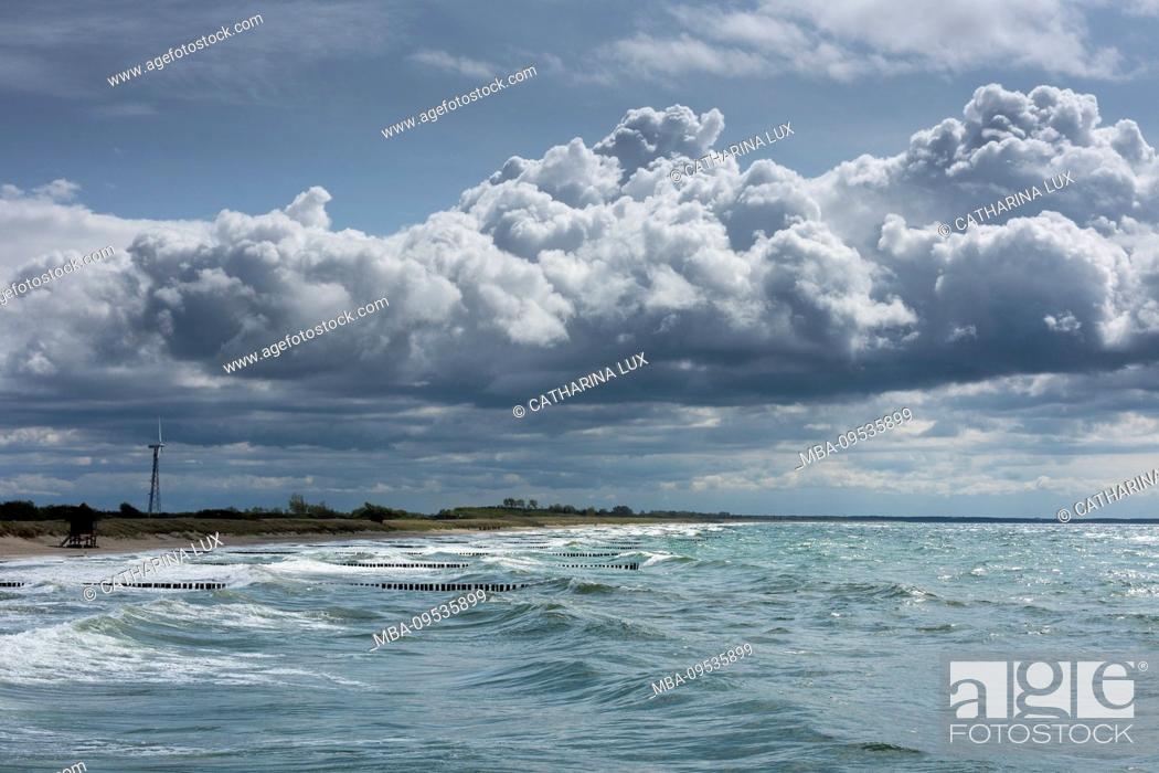 Stock Photo: Baltic Sea, Fischland, Darss, seaside resort Wustrow, beach with groynes, rising storm, view to the west.