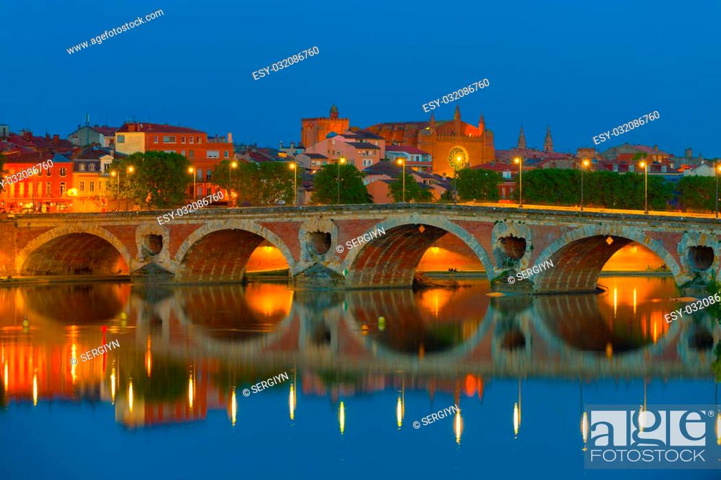 Stock Photo: Cityscape of Toulouse at a dark night.