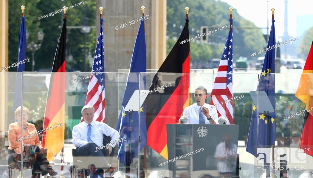 Stock Photo: US President Barack Obama (R) stands next to German Chancellor Angela Merkel (CDU) and Mayor of Berlin Klaus Wowereit (SPD) as he delivers a speech to invited.