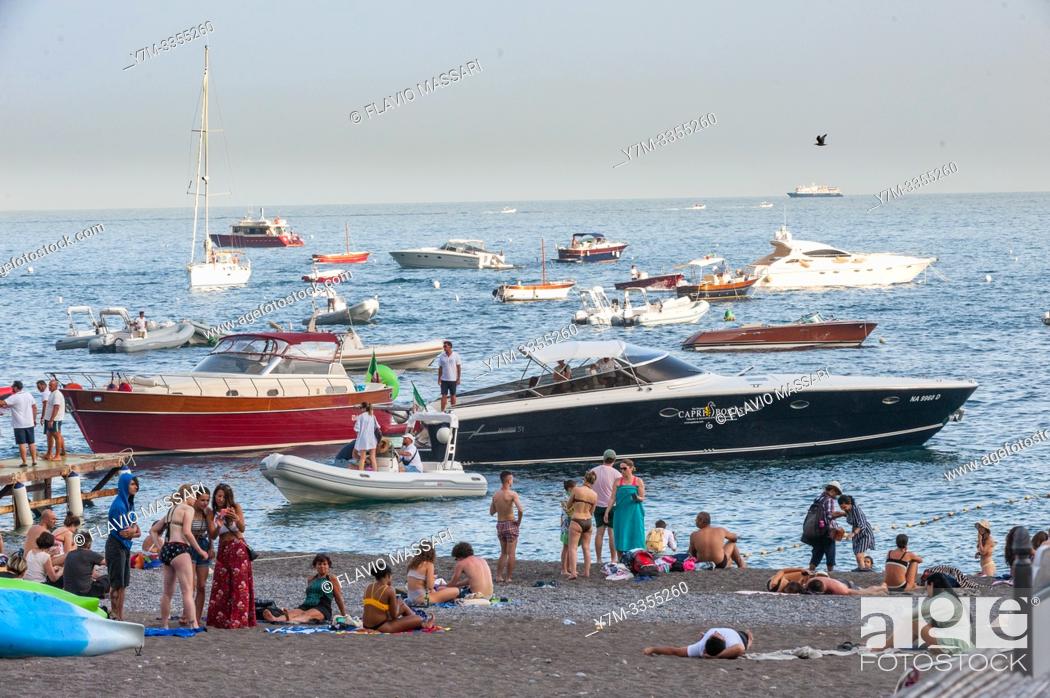 Stock Photo: Amalfi Coast: Positano (Salerno), : crowd of moored boats.