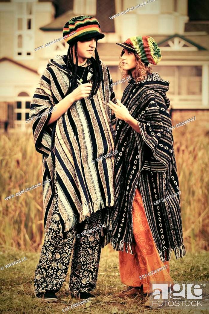 caliente Alaska Por favor Young fashion hippie couple walking outdoor, Foto de Stock, Imagen Low  Budget Royalty Free Pic. ESY-050699937 | agefotostock
