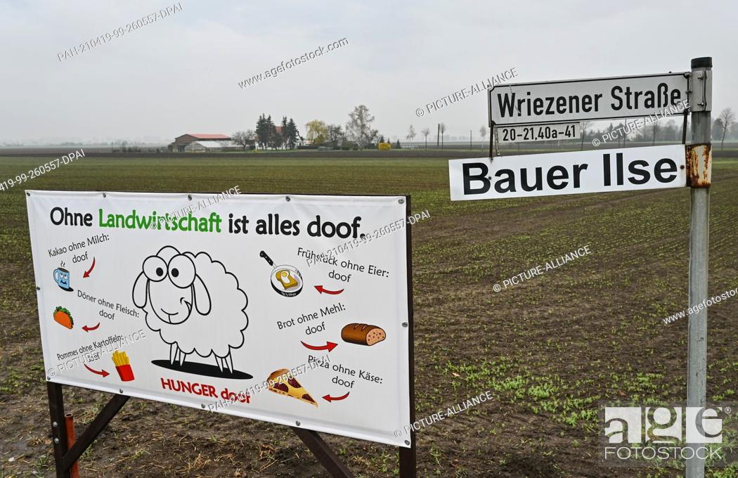 Stock Photo: 19 April 2021, Brandenburg, Letschin: A poster with the inscription ""Ohne Landwirtschaft ist alles doof"" (Without farming.