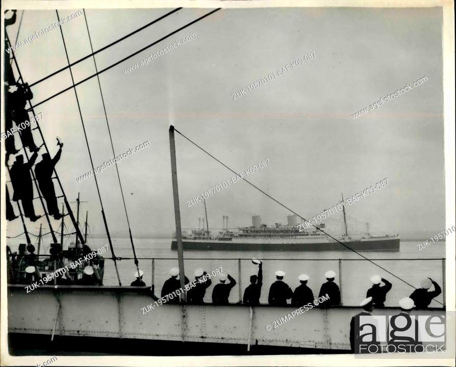 Imagen: Jan. 01, 1957 - Cadets of the training ship Worester wave farewell as sir Anthony Eden Sails off to New Zealand. Photo shows:- The scene on the deck of the.