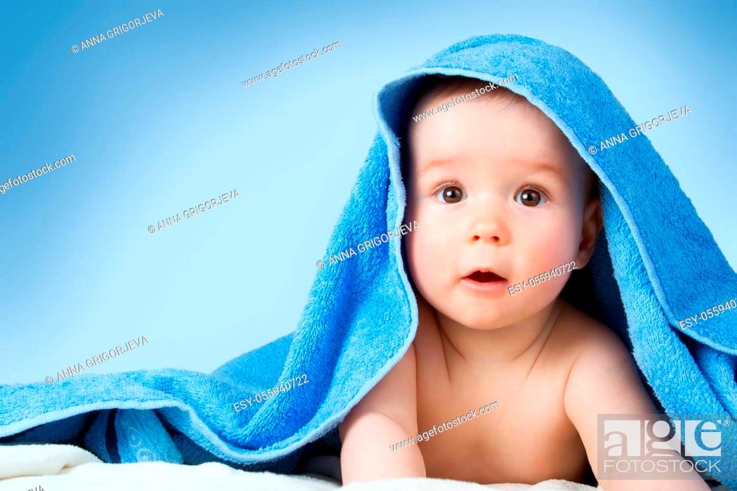 Imagen: Cute eight month old baby wrapped in a towel.