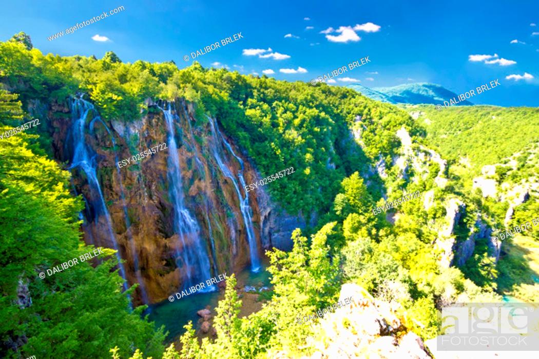Stock Photo: Biggest waterfall in Croatia - Veliki slap in Plitvice lakes national park.