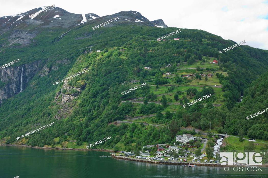 Photo de stock: Geiranger fjord, Beautiful Nature Norway. It is a 15-kilometre (9.3 mi) long branch off of the Sunnylvsfjorden, which is a branch off of the Storfjorden (Great.