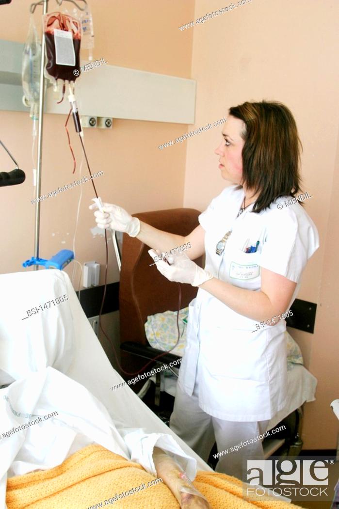 Stock Photo: BLOOD TRANSFUSION<BR>Photo essay from hospital.<BR>Geriatrics unit at the Sébastopol hospital in Reims, France.