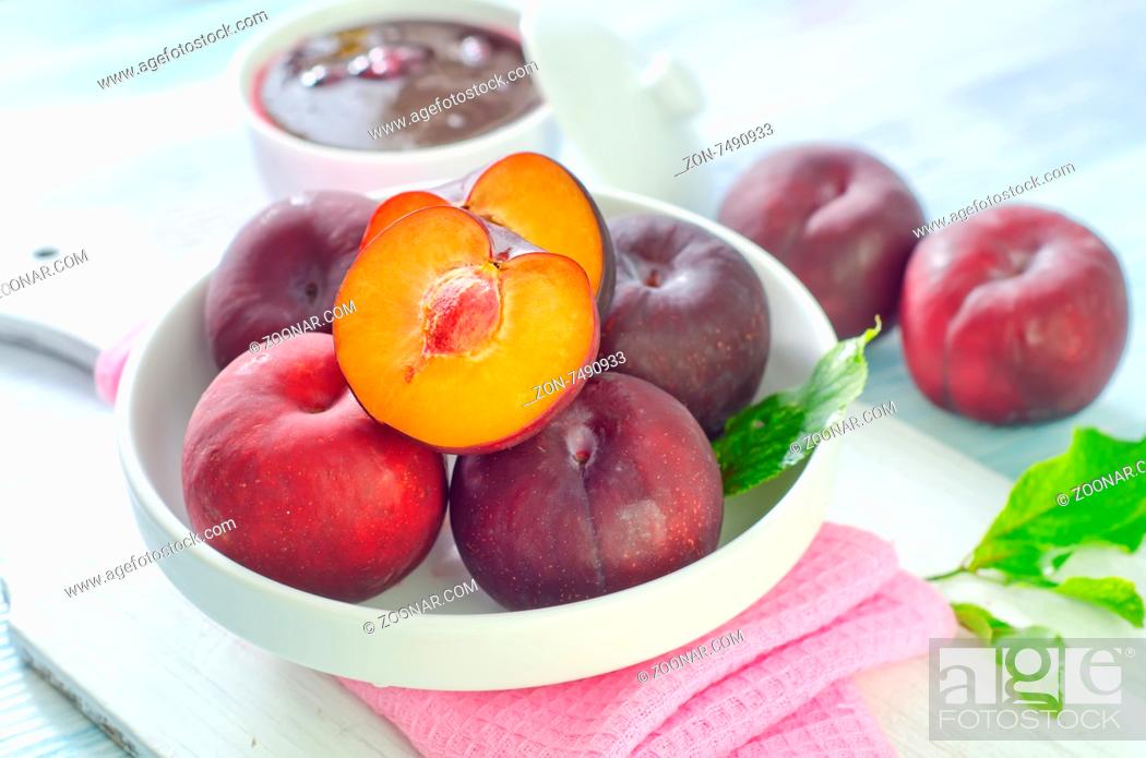 Stock Photo: plums.
