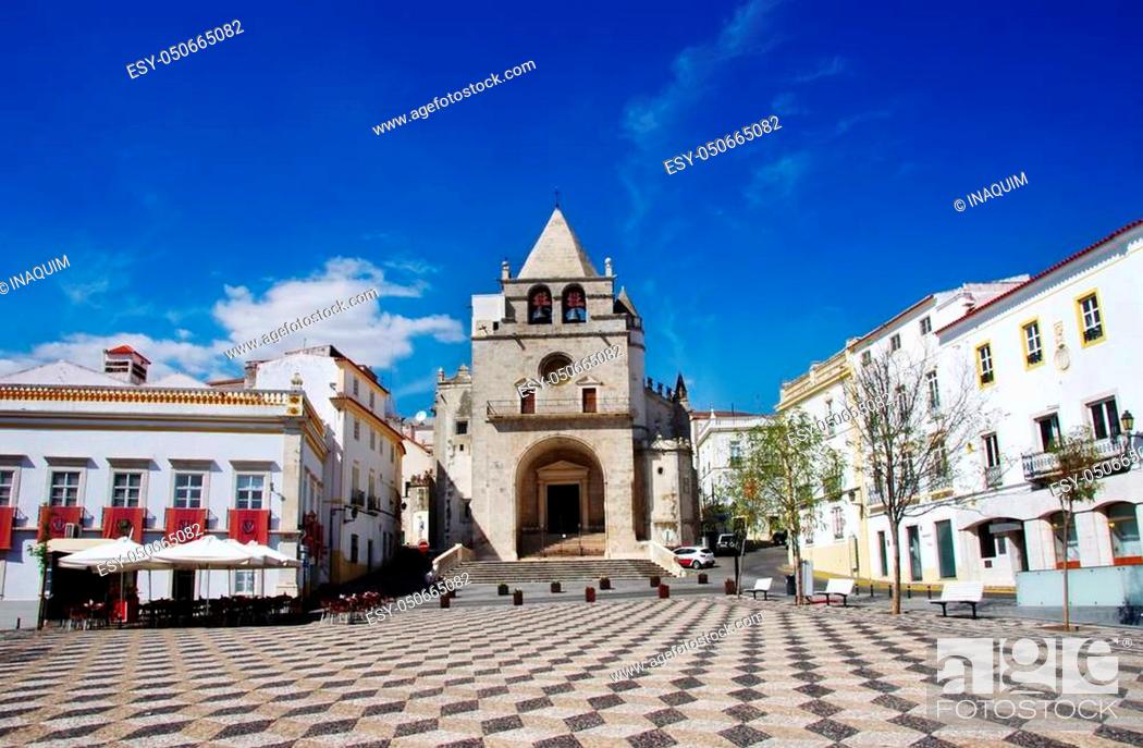Stock Photo: square in the town of Elvas. Alentejo Region. Portugal.