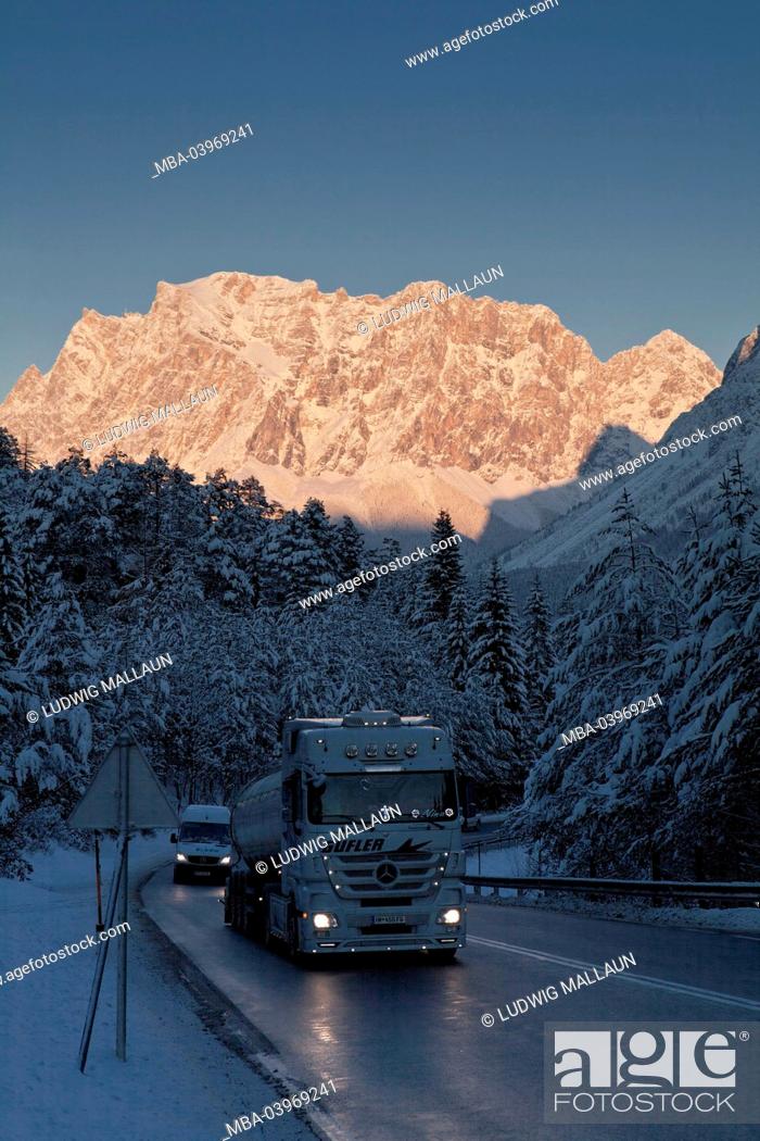 Stock Photo: Austria, Tyrol, distant pass, arterial road.