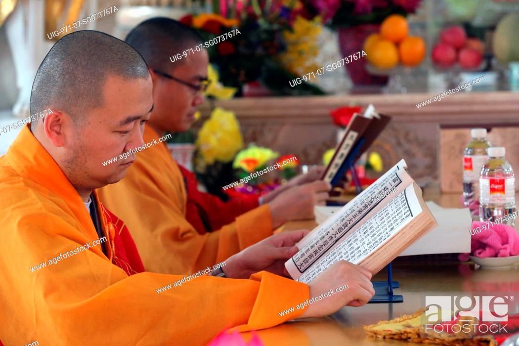 Stock Photo: Kong Meng San Phor Kark See Monastery. Liberation Rite of Water and Land.