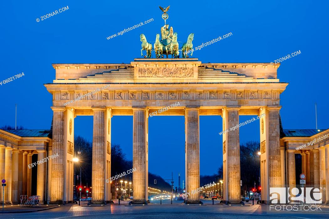 Stock Photo: Das Brandenburger Tor in Berlin im Morgengrauen.