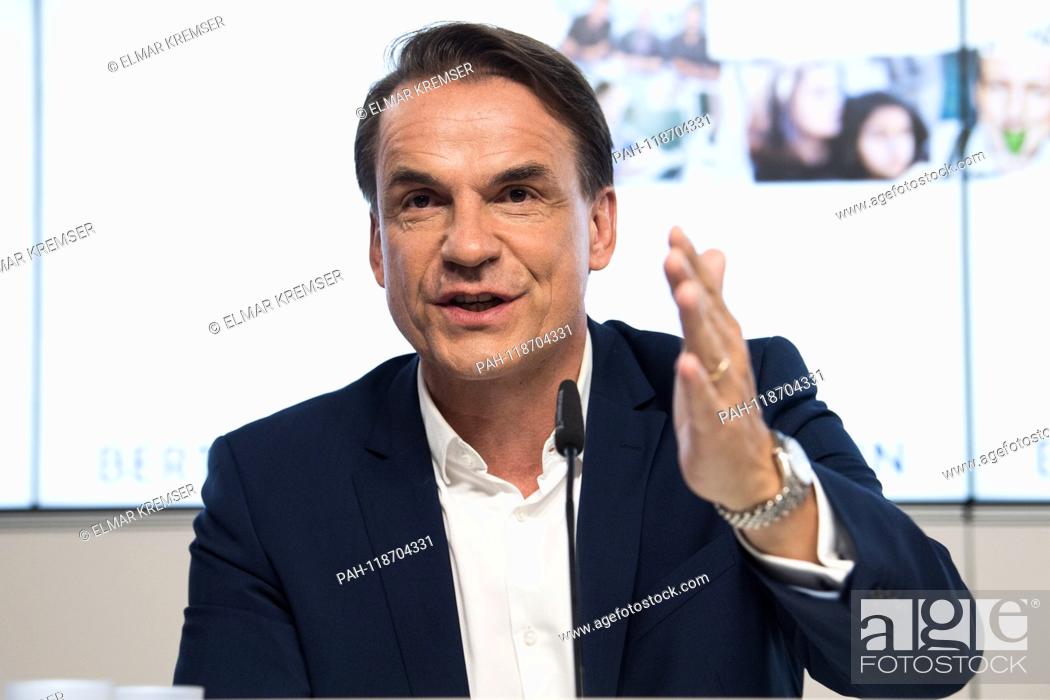 Stock Photo: Markus DOHLE (member of management, chief executive officer of Penguin Random House) answers the questions of the journalists, talks, talks, speaks, talking.