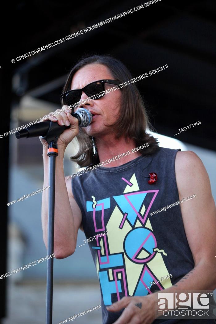 taart rek veteraan Ronnie Winterof Red Jumpsuit Apparatus performs at Incarceration 2019,  Stock Photo, Picture And Rights Managed Image. Pic. TAC-171963 |  agefotostock