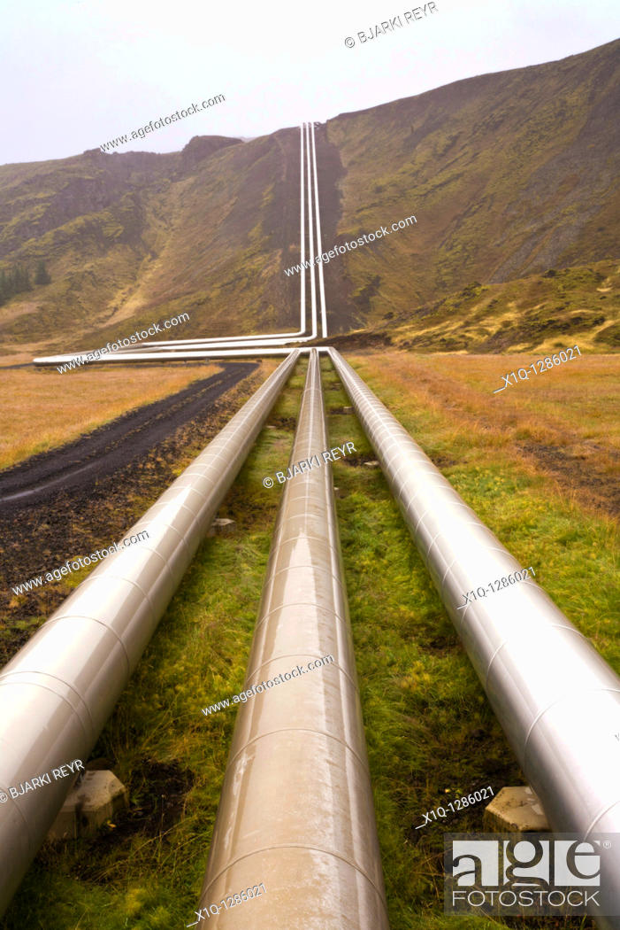 Imagen: Hot water pipes that lead from Nesjavellir Geothermal Power Station in South Iceland to the Greater Reykjavík Area.