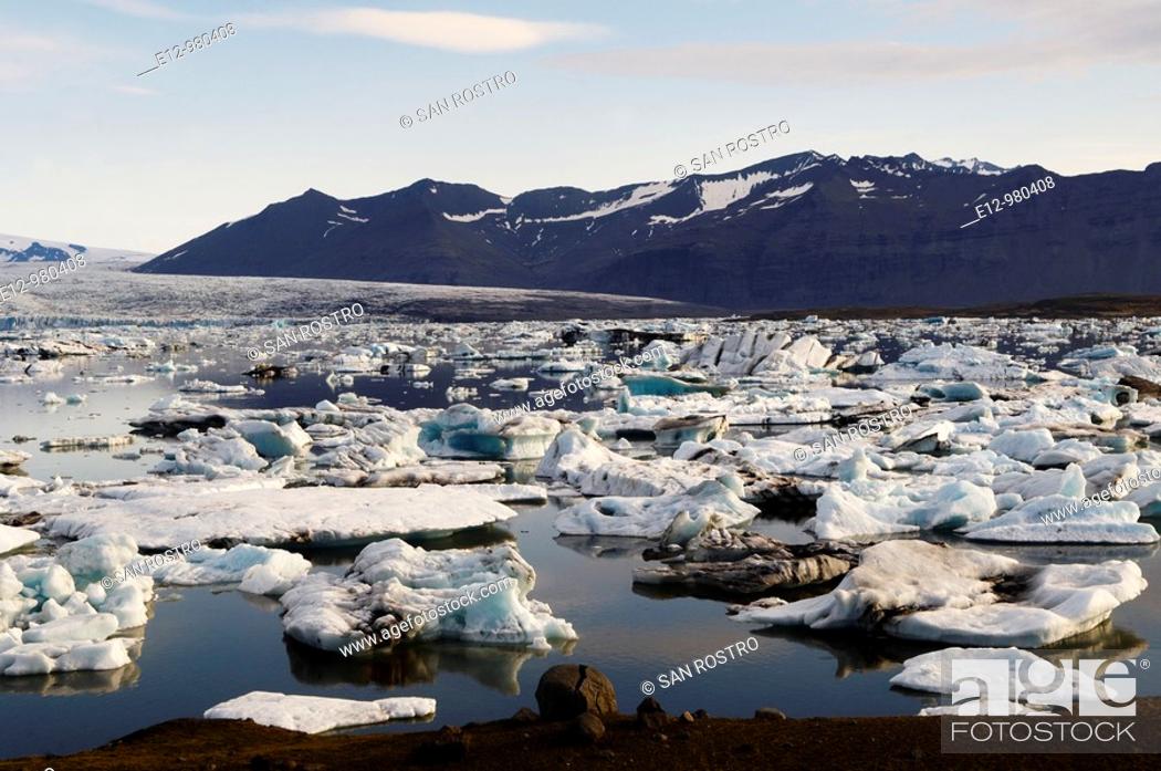 Stock Photo: Iceland, Jokulsarlon glacier, icebergs floating on water.