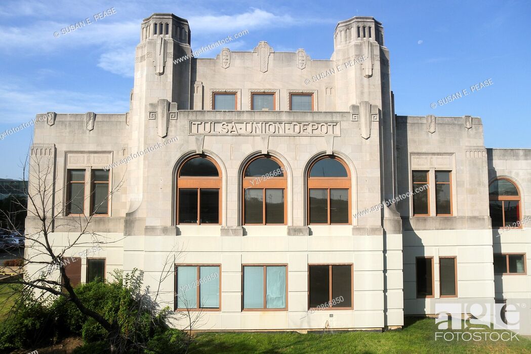Stock Photo: Tulsa Union Depot, built in 1931 by the Public Works Administration, now used as an office building and headquarters of the Oklahoma Jazz Hall of Fame, Tulsa.