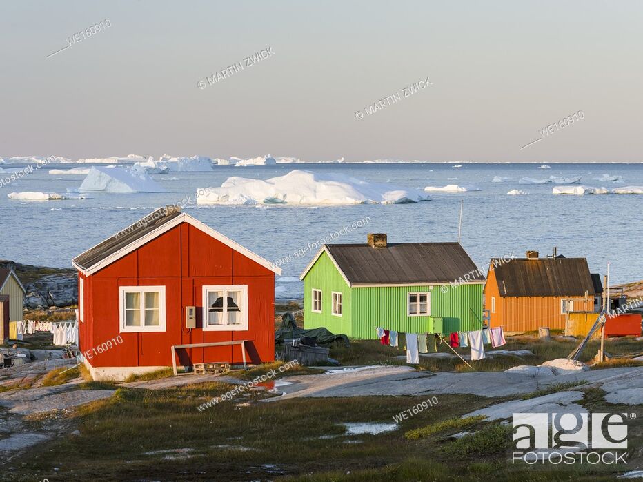 Imagen: The Inuit village Oqaatsut (once called Rodebay) located in the Disko Bay. America, North America, Greenland, Denmark.