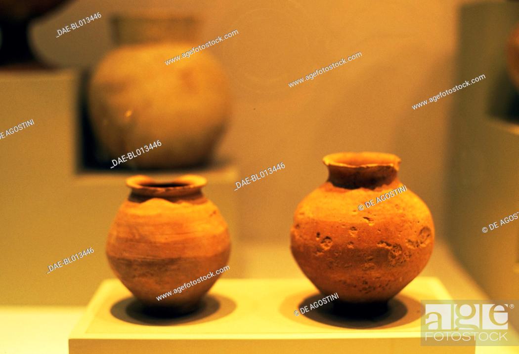 Stock Photo: Vases found in Tell Abray, Ras al-Khaimah, United Arab Emirates, 3000 BC.  Ras Al Khaimah, Ras Al Khaimah National Museum.