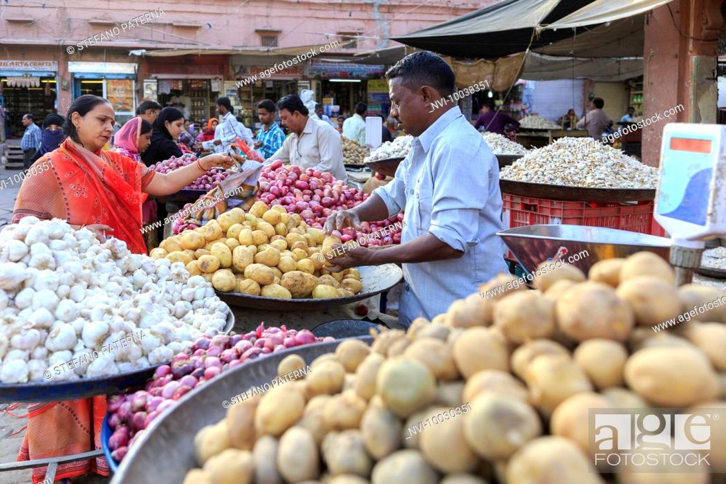 Stock Photo: Girdikot and Sardar Market, Old Town, Jodhpur, Rajasthan, India.