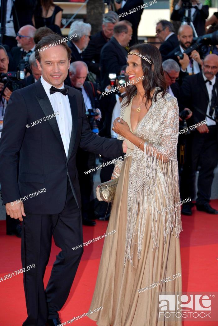 Autonomía moco antepasado Vincent Perez with his wife Karine Silla Arriving on the red carpet for the  film 'Based on a True..., Foto de Stock, Imagen Derechos Protegidos Pic.  POH-JGD17A02_010 | agefotostock