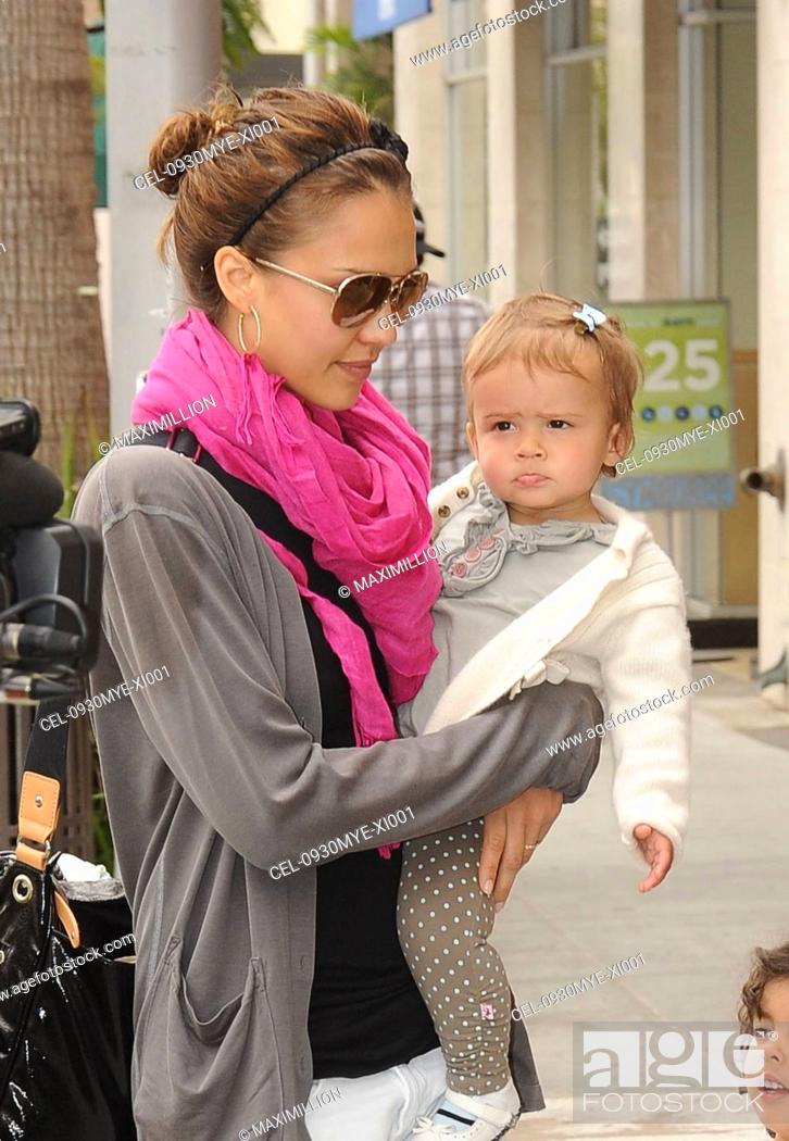 Jessica Alba, her daughter, Honor Marie Warren out and about for Jessica  Alba Visits a Toy Store..., Stock Photo, Picture And Rights Managed Image.  Pic. CEL-0930MYE-XI001 | agefotostock