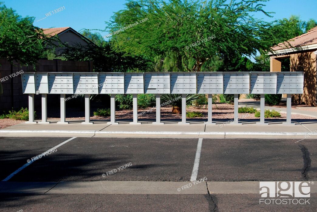 Imagen: Row of mailboxes in a gated community in Arizona.