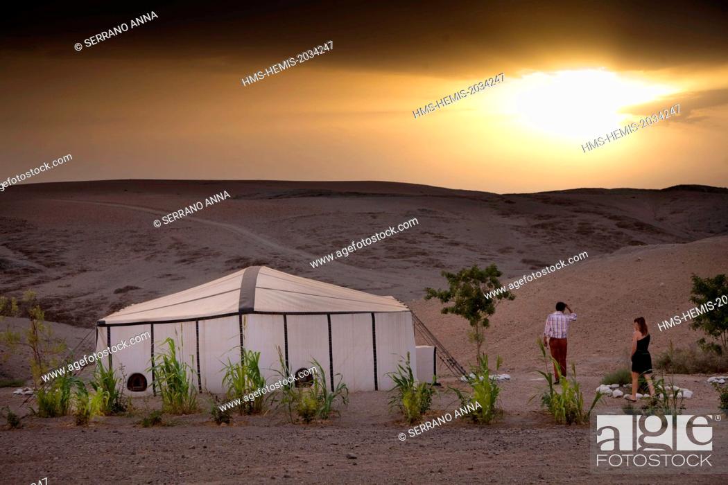 Stock Photo: Marocco, Haut Atlas, Marrakesh, Terre des Etoiles lodgement Camp in the desert 20 km out of town.