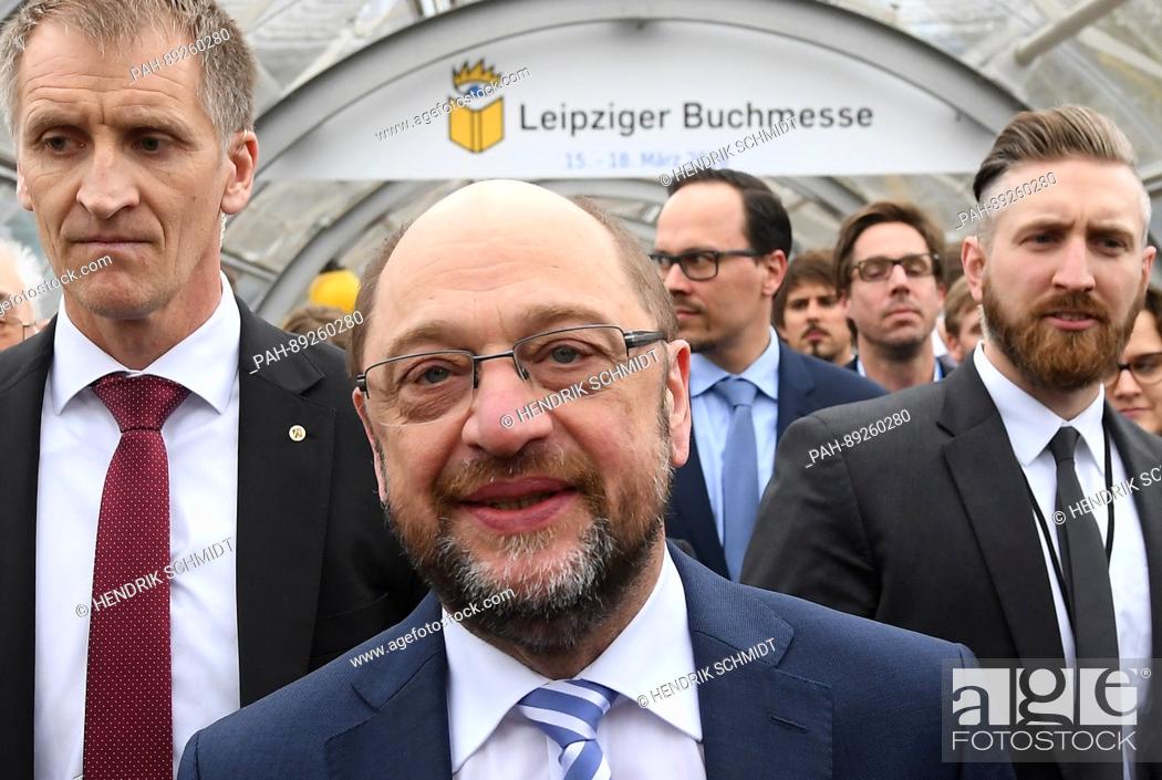 Imagen: SPD candidate for chancellor Martin Schulz visits the Leipzig Book Fair in Leipzig, Germany, 23 March 2017. 3, 400 events at 570 stages await the visitors of.