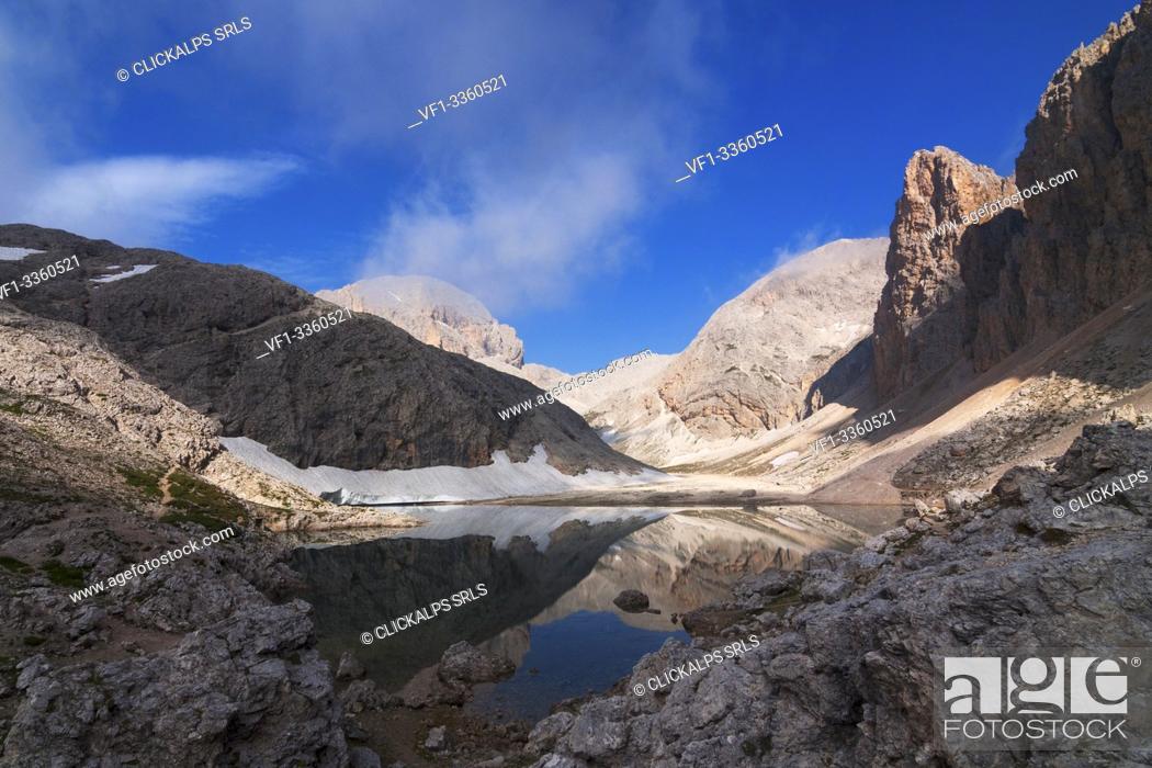 Imagen: Antermoia Lake, Catinaccio/Rosengarten, Dolomites, Trentino, Italy.
