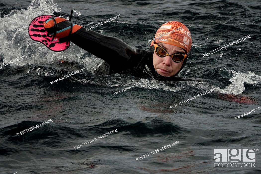 Stock Photo: 10 November 2021, Bolivia, Copacabana: Theo Curin, Paralympic swimmer from France, swims across Lake Titicaca. Three athletes from France are taking on the.